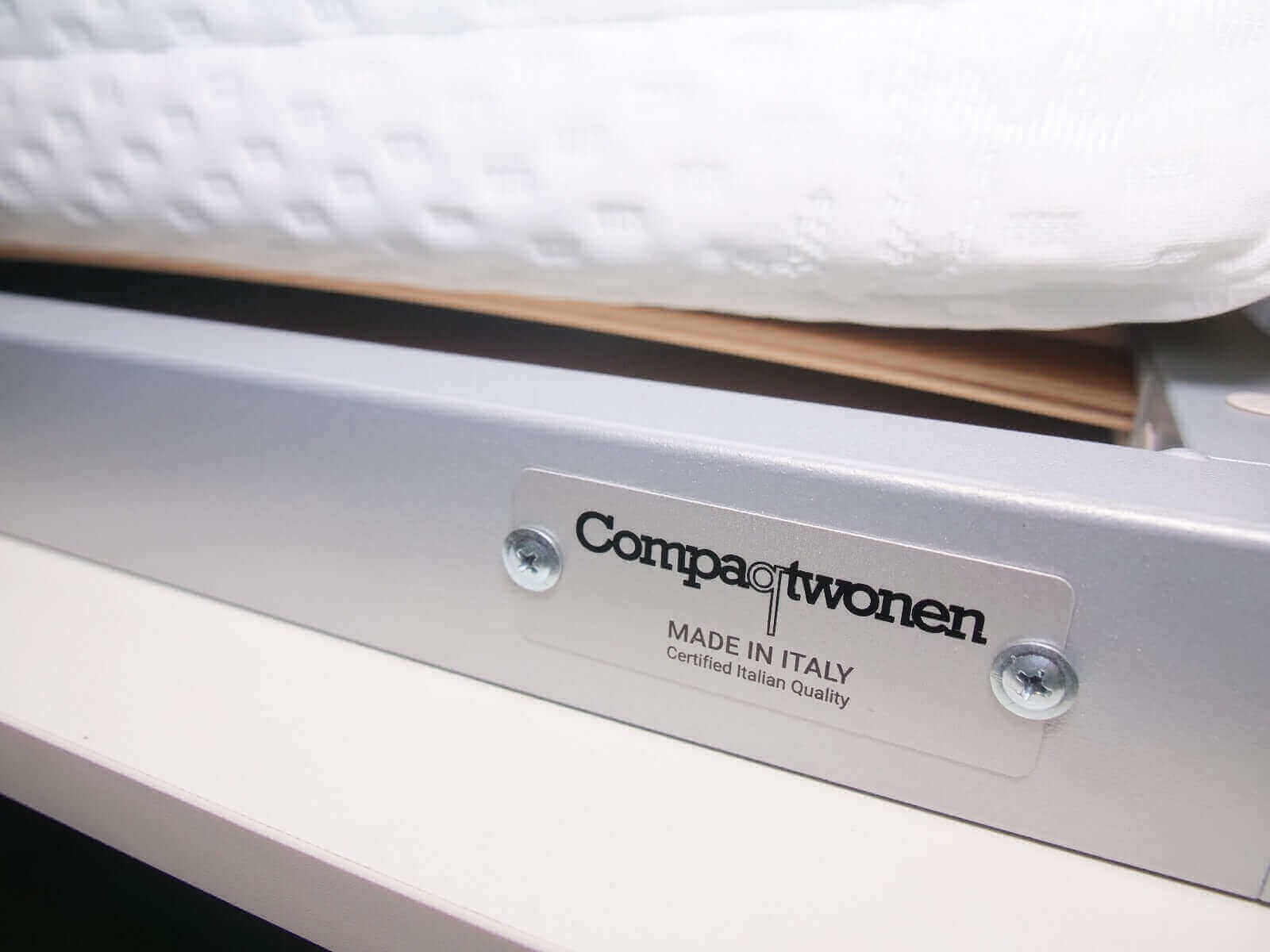 Details of the Compaqt Deluxe opklapbed's metal frame showcasing the Made in Italy label.
