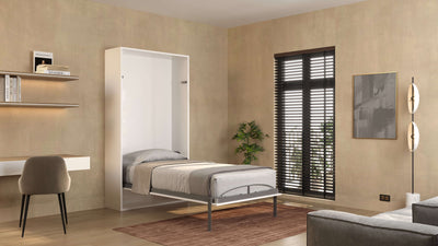 Opklapbed 90x200 verticaal Compaqt Deluxe in een modern interieur met strakke kast en comfortabel bed.